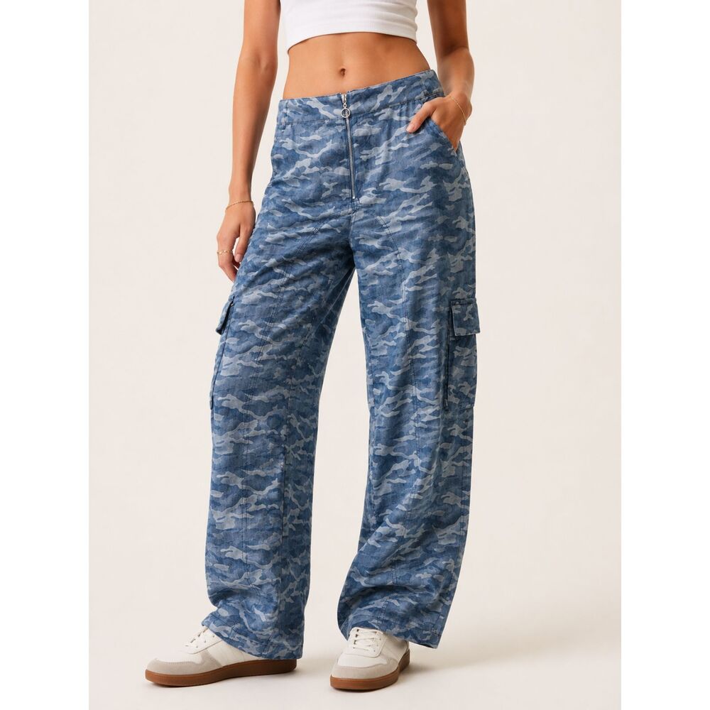 Wild Honey Blue Camo Cargo Pants Medium Y2K Utility Wide Leg Streetwear